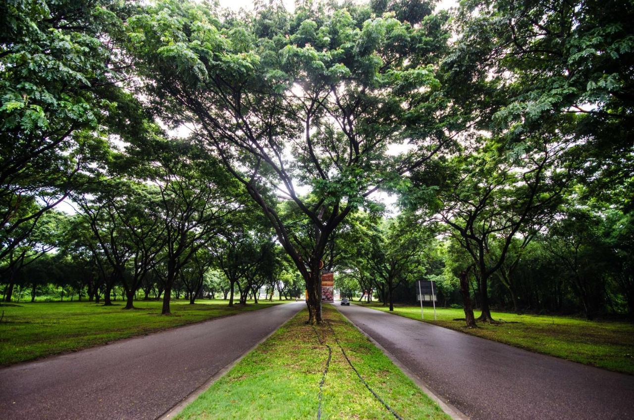 Tawa Ravadee Resort Prachinburi, A Member Of Worldhotels Distinctive Si Maha Phot Dış mekan fotoğraf